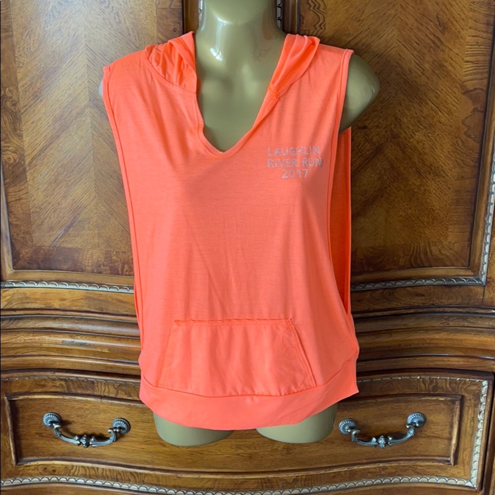 open side slit T with front pocket and hood.